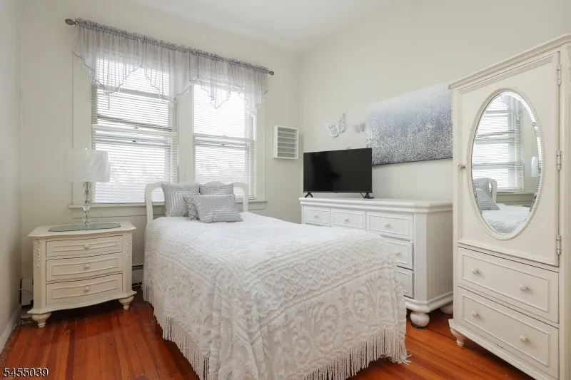 911 W Henry St Linden City, NJ 07036