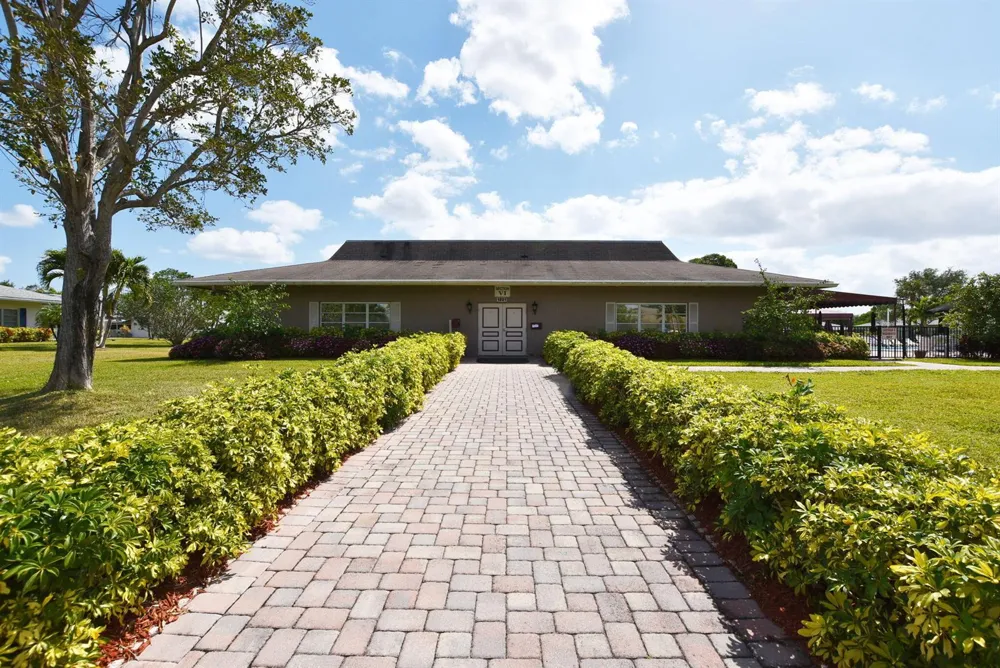 1315 HIGH POINT WAY SE #B Delray Beach, FL 33445
