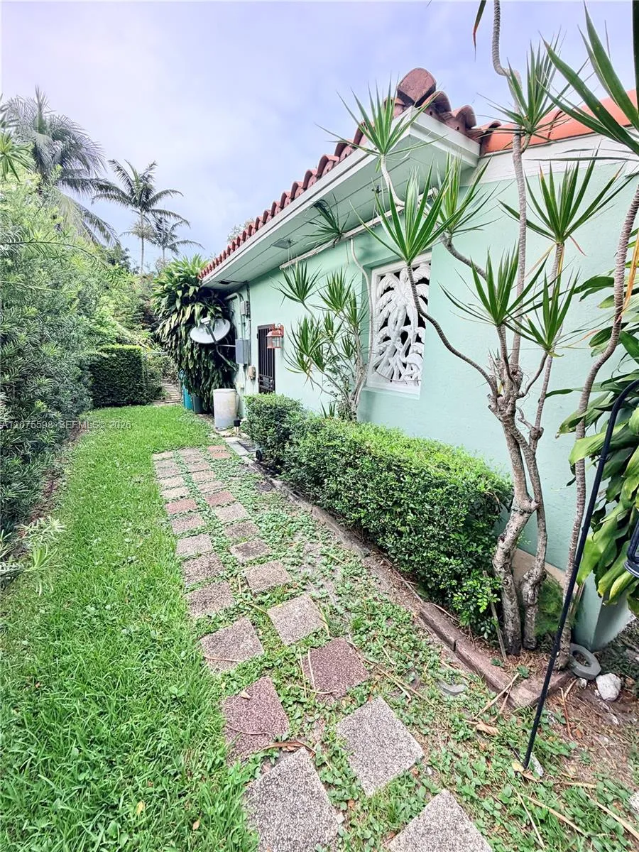 951 NE 115th St Biscayne Park, FL 33161