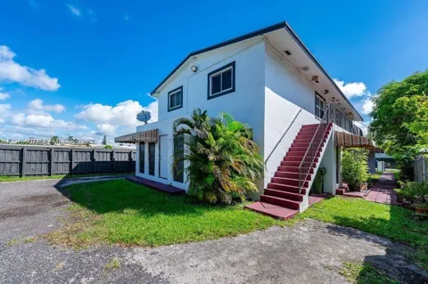 520 SW Krome Ter #4