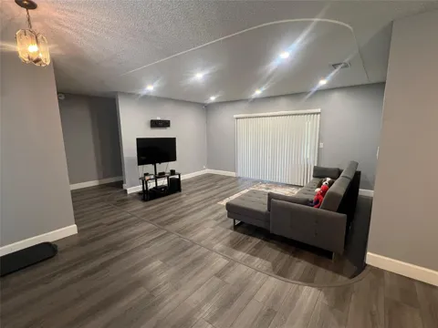 7975 NW 8TH STREET