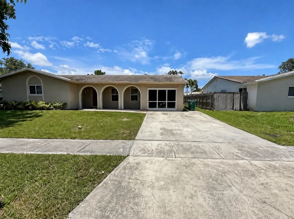 7975 NW 8TH STREET Margate, FL 33063