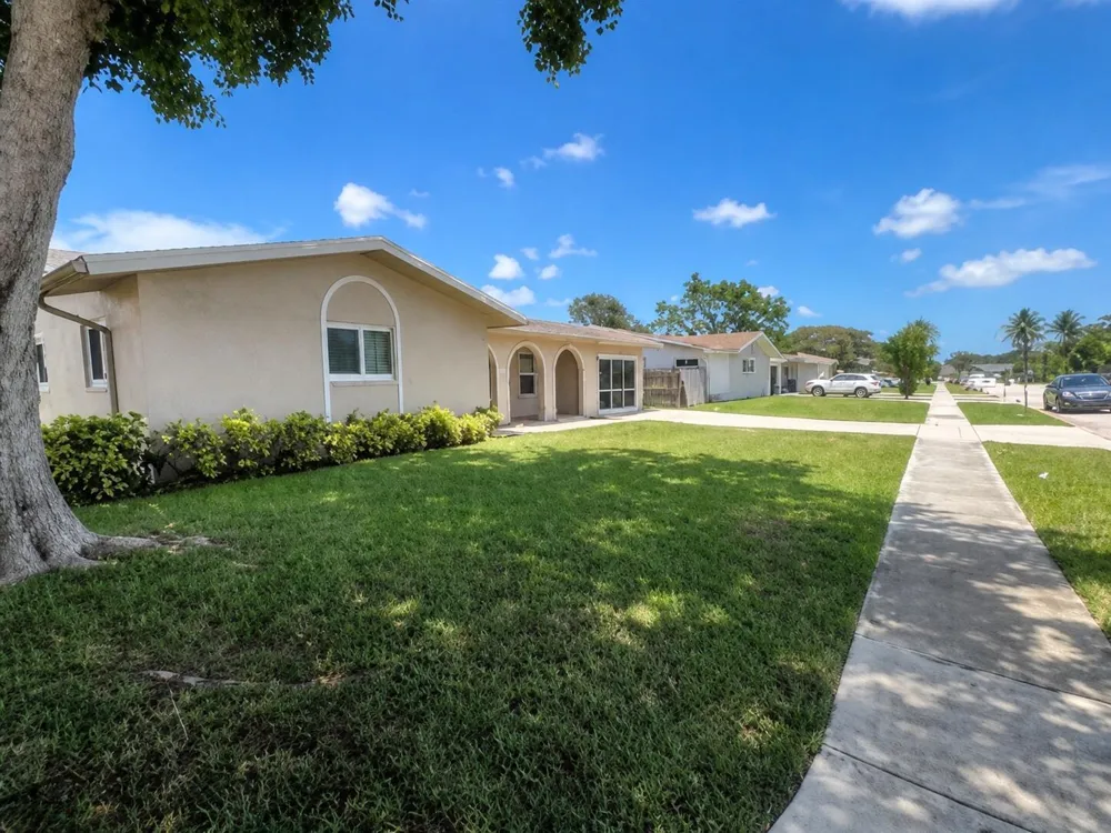 7975 NW 8TH STREET Margate, FL 33063
