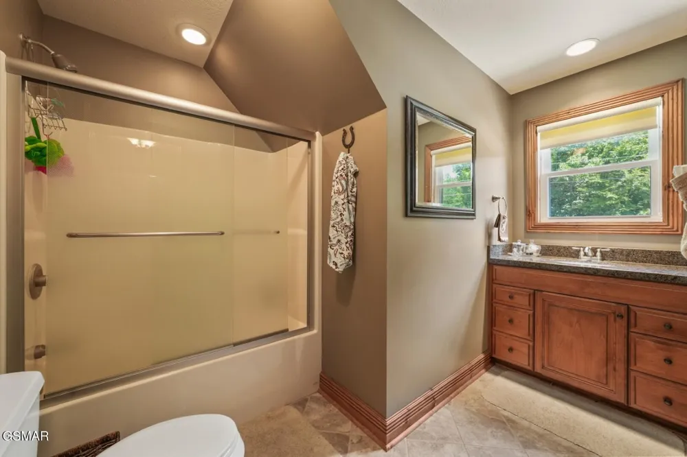 1154 Stoneway Court White Pine, TN 37890
