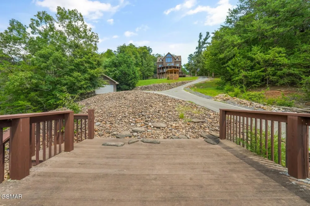 1154 Stoneway Court White Pine, TN 37890