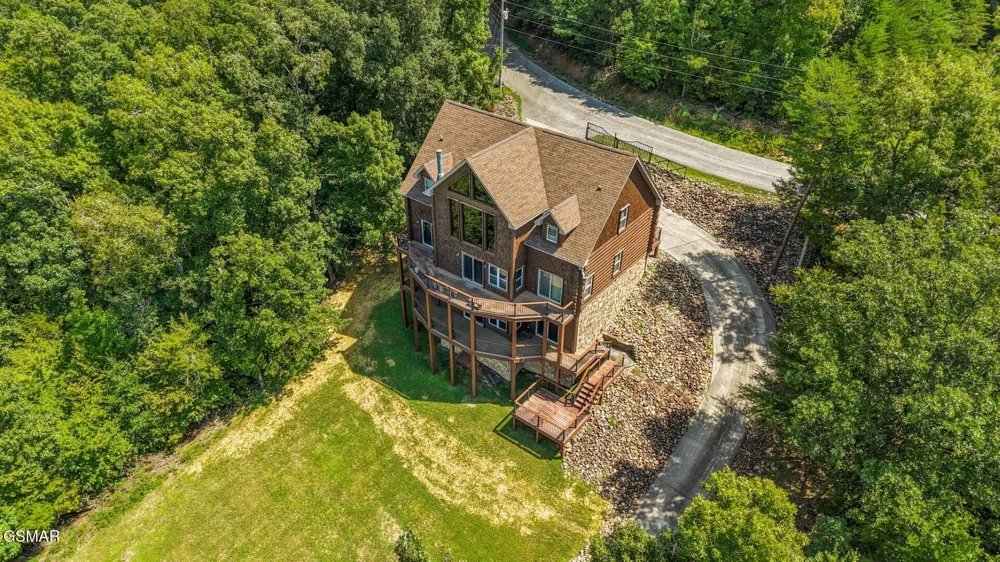 1154 Stoneway Court White Pine, TN 37890