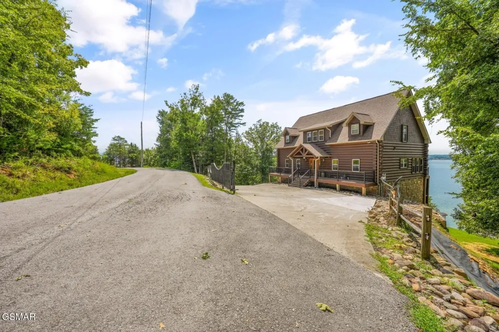 1154 Stoneway Court White Pine, TN 37890