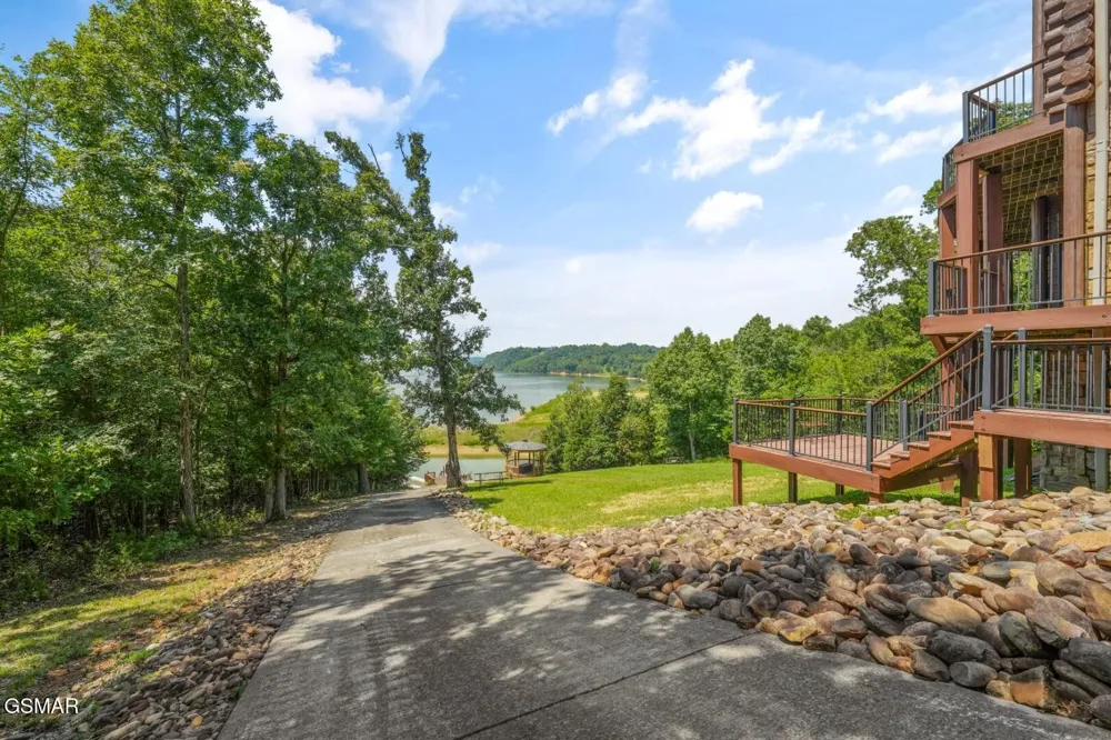 1154 Stoneway Court White Pine, TN 37890