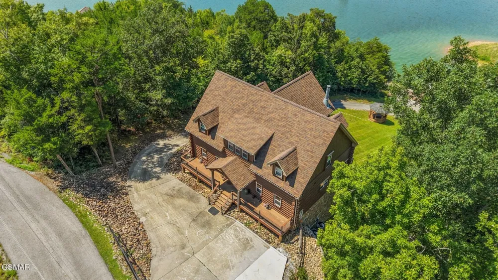1154 Stoneway Court White Pine, TN 37890