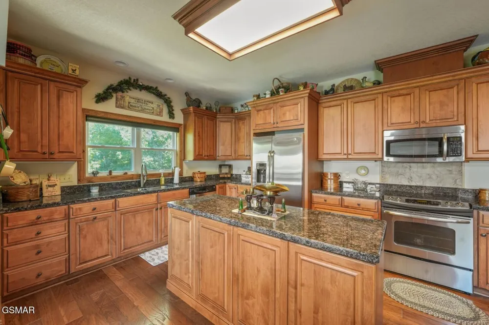 1154 Stoneway Court White Pine, TN 37890