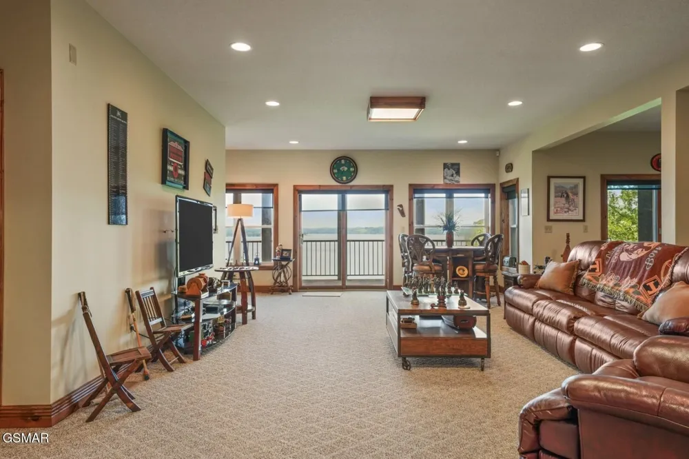 1154 Stoneway Court White Pine, TN 37890