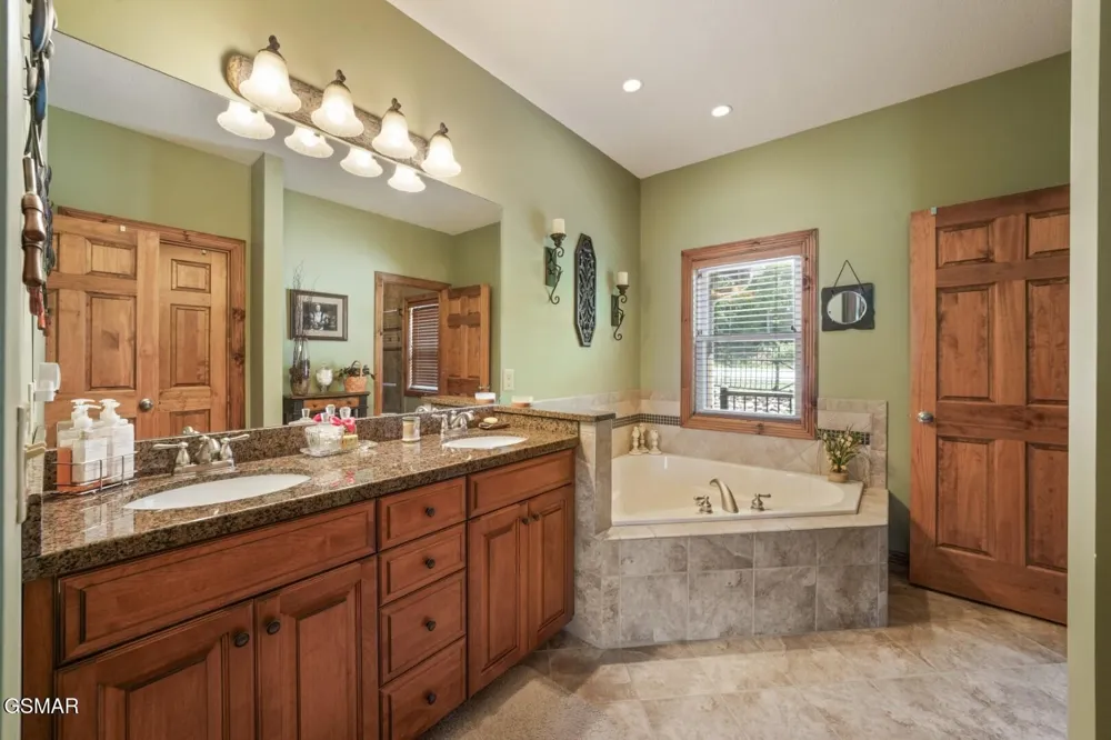 1154 Stoneway Court White Pine, TN 37890