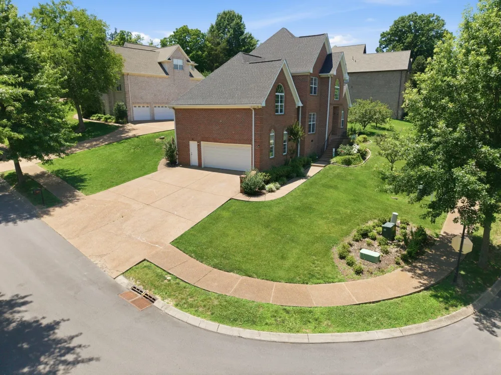 1046 Island Brook Dr Hendersonville, TN 37075