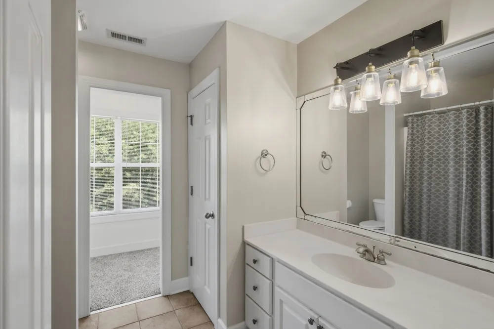 1046 Island Brook Dr Hendersonville, TN 37075