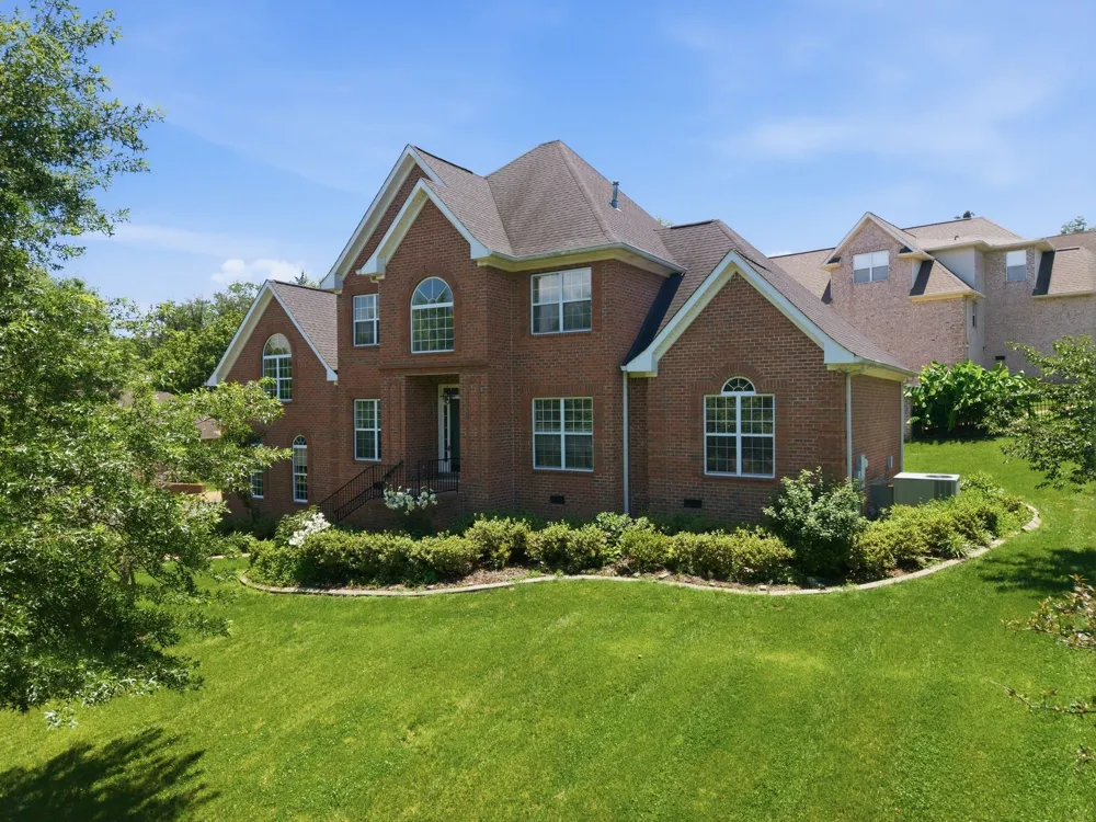 1046 Island Brook Dr Hendersonville, TN 37075