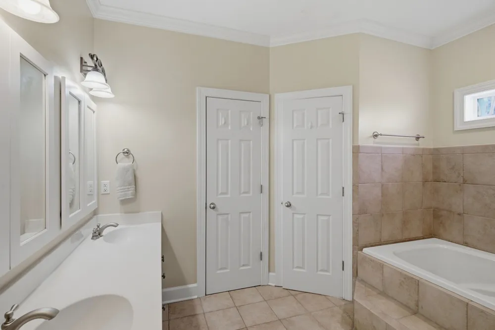 1046 Island Brook Dr Hendersonville, TN 37075