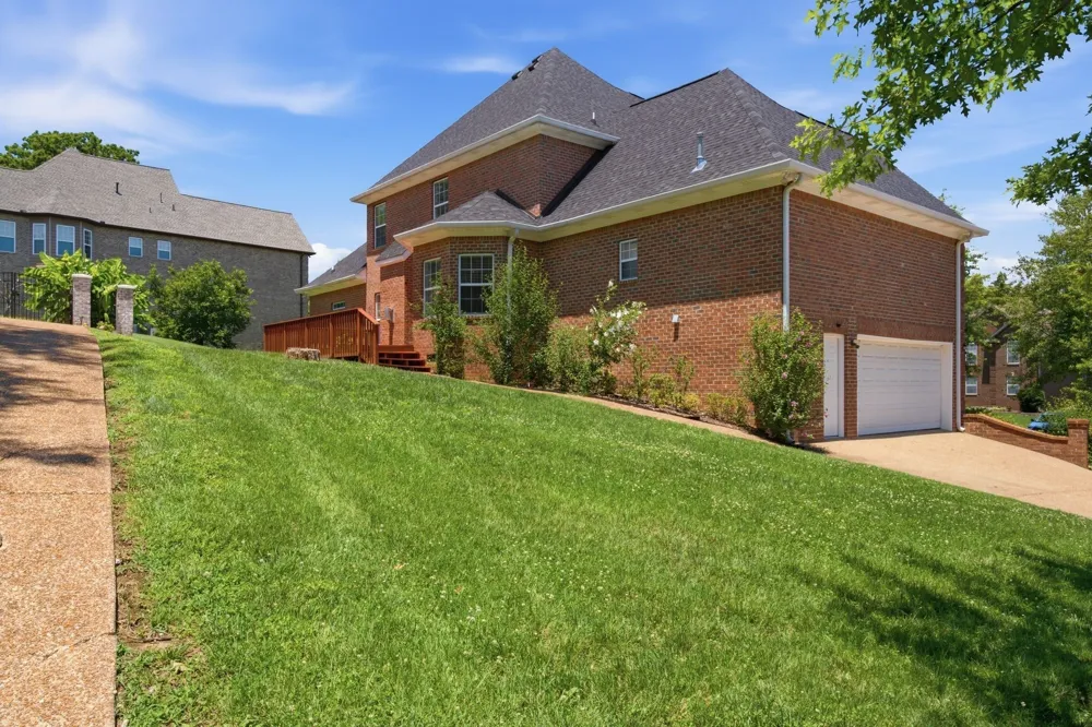 1046 Island Brook Dr Hendersonville, TN 37075