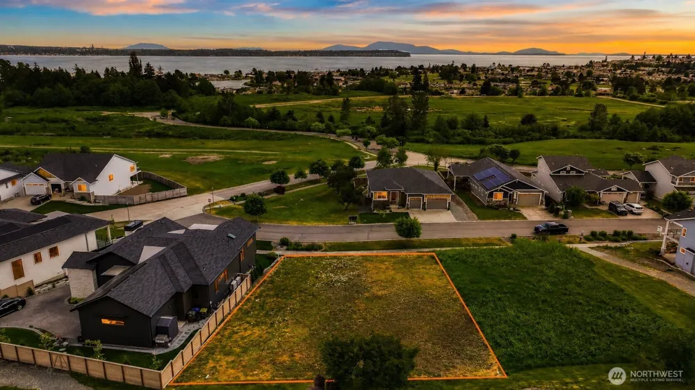 5422 Lasiandra Blaine, WA 98230