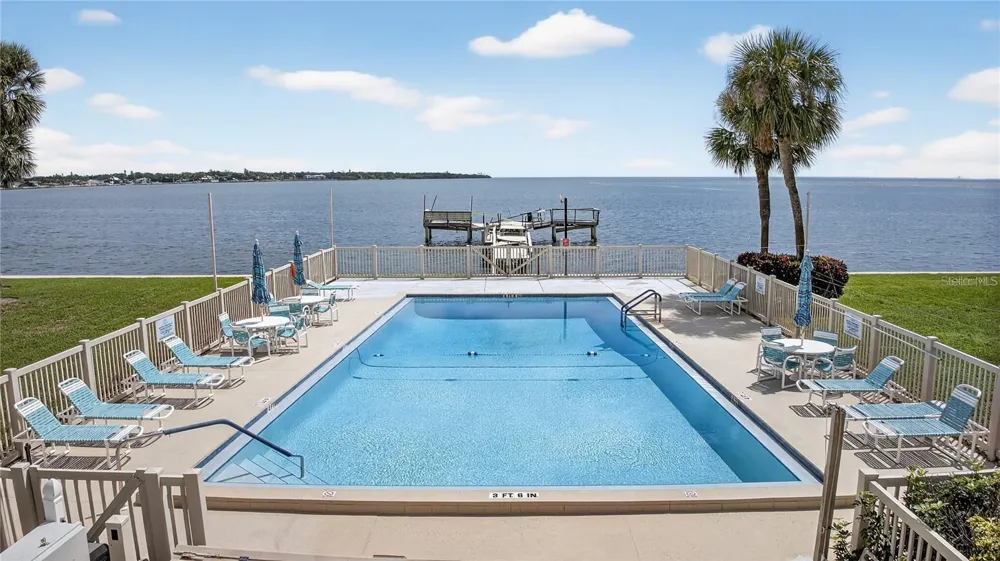 7550 SUNSHINE SKYWAY LANE S #P12 St Petersburg, FL 33711