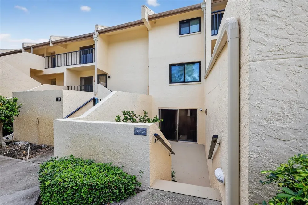 7550 SUNSHINE SKYWAY LANE S #P12 St Petersburg, FL 33711
