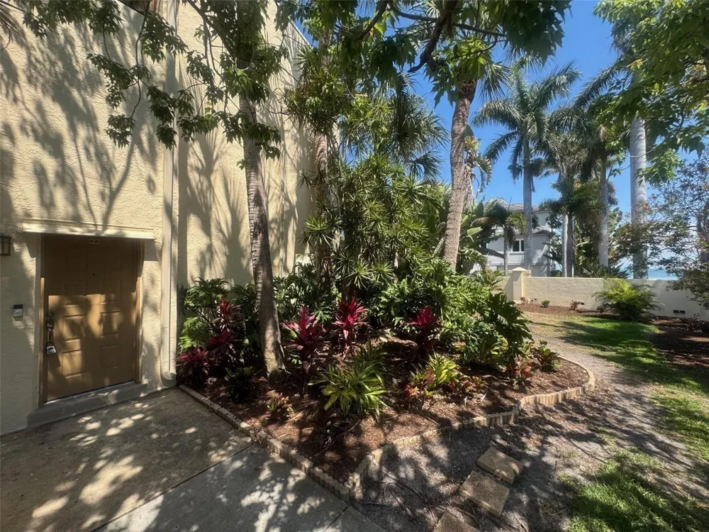 7550 SUNSHINE SKYWAY LANE S #P12 St Petersburg, FL 33711