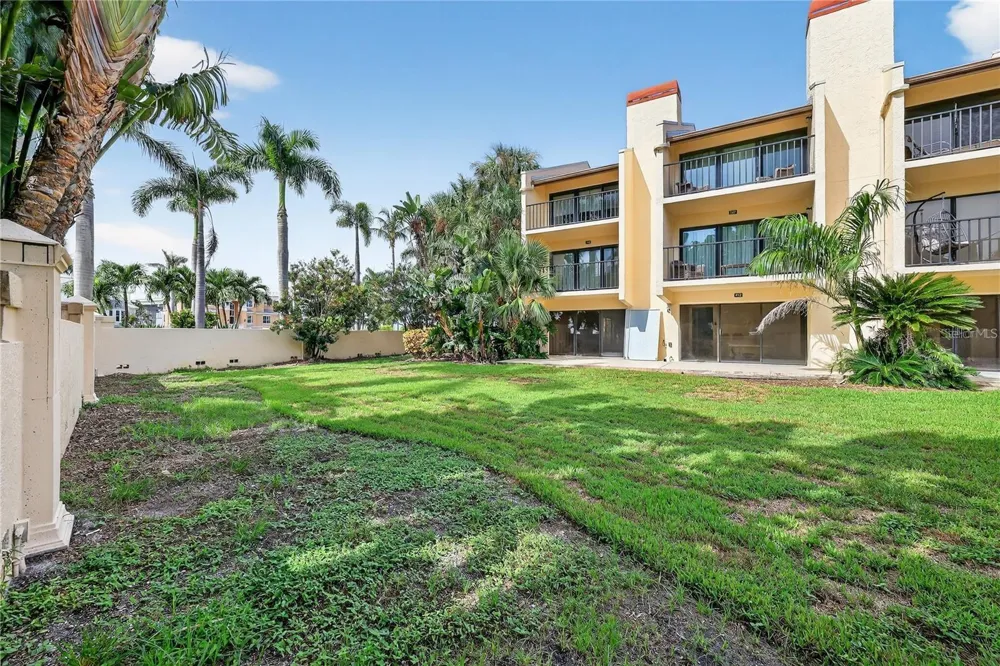 7550 SUNSHINE SKYWAY LANE S #P12 St Petersburg, FL 33711