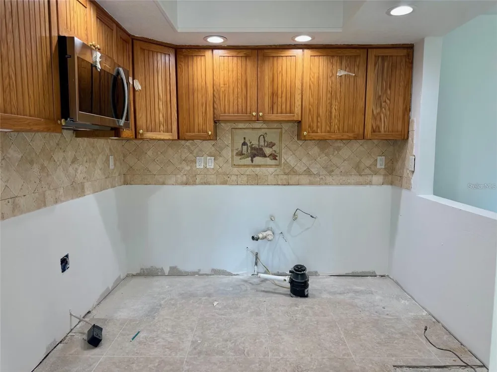 7550 SUNSHINE SKYWAY LANE S #P12 St Petersburg, FL 33711