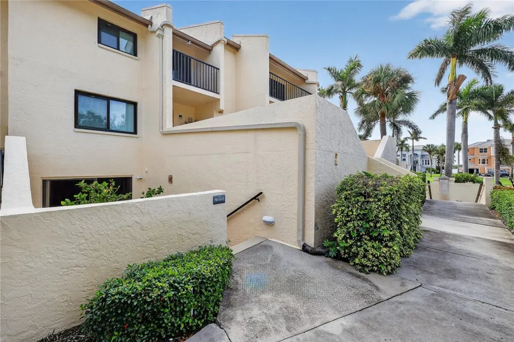 7550 SUNSHINE SKYWAY LANE S #P12 St Petersburg, FL 33711
