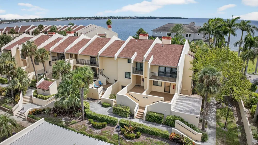 7550 SUNSHINE SKYWAY LANE S #P12 St Petersburg, FL 33711