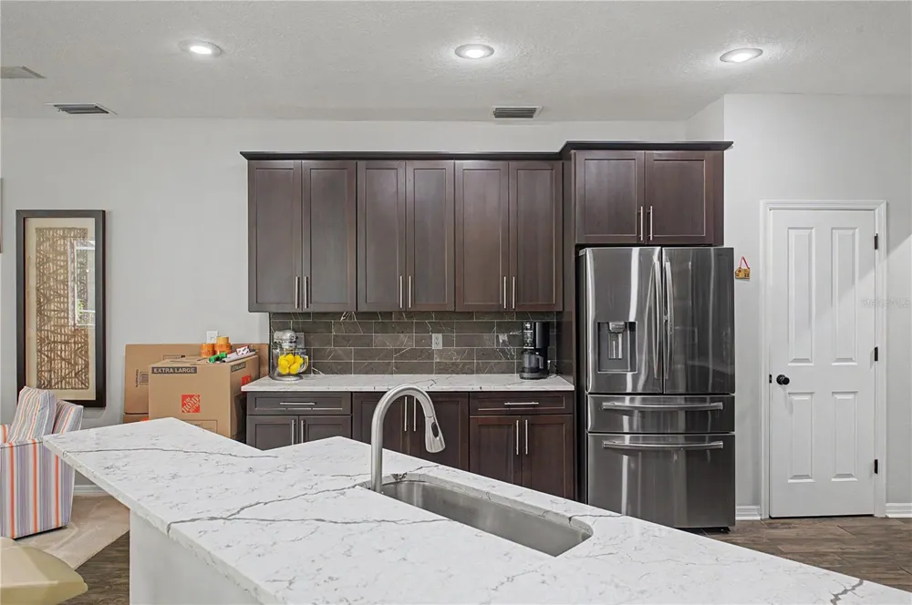 9402 HUNTERS POND DRIVE Tampa, FL 33647