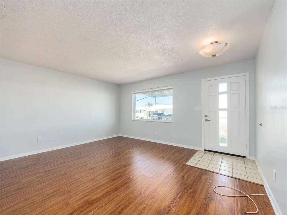 9157 140TH WAY Seminole, FL 33776