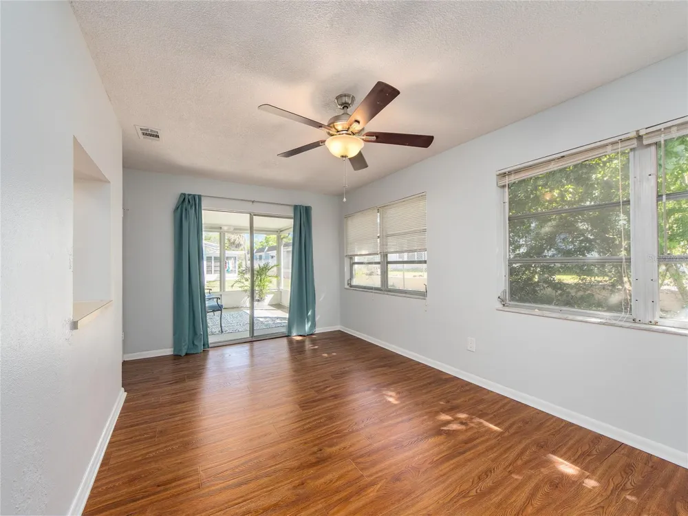 9157 140TH WAY Seminole, FL 33776