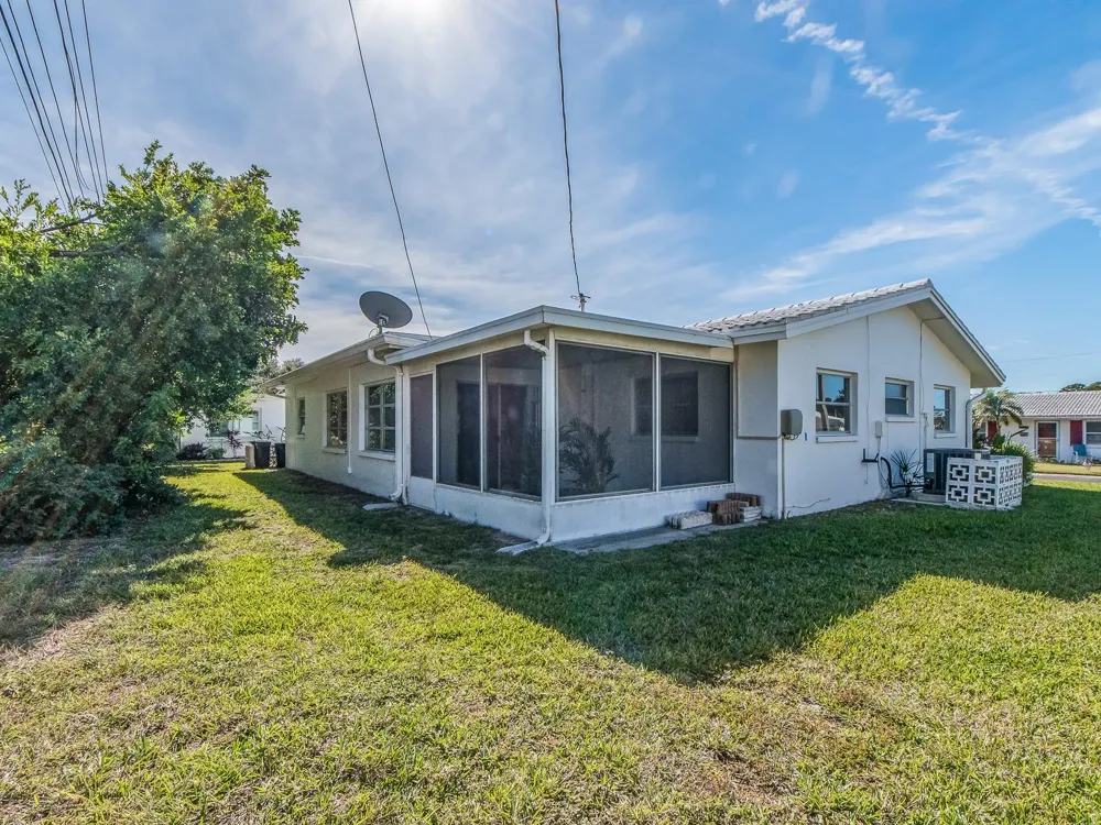 9157 140TH WAY Seminole, FL 33776