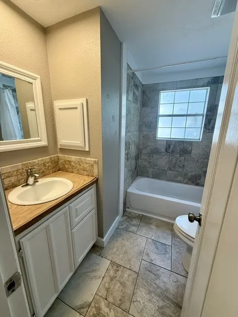 415 E Avenue G Midlothian, TX 76065