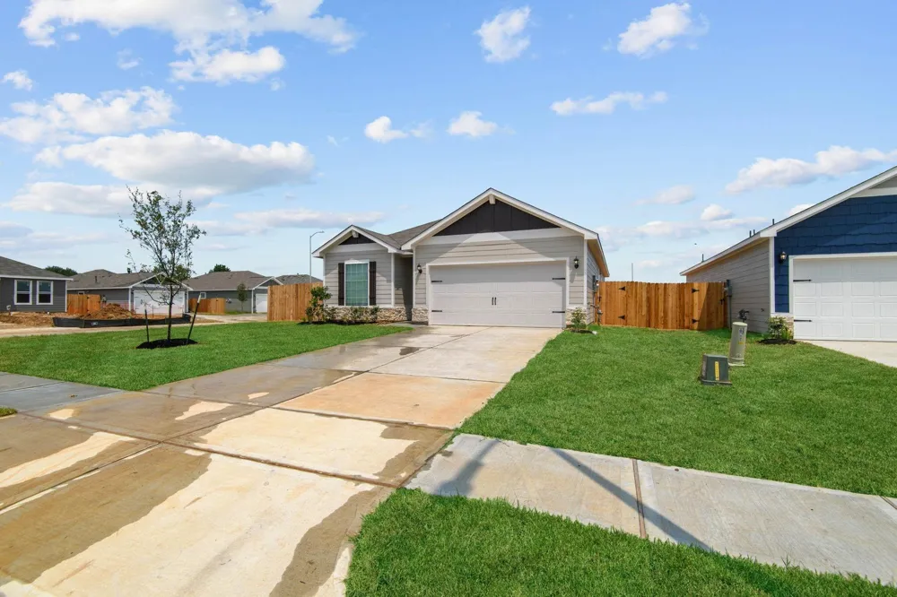 517 Navy Clouds Drive Waller, TX 77484