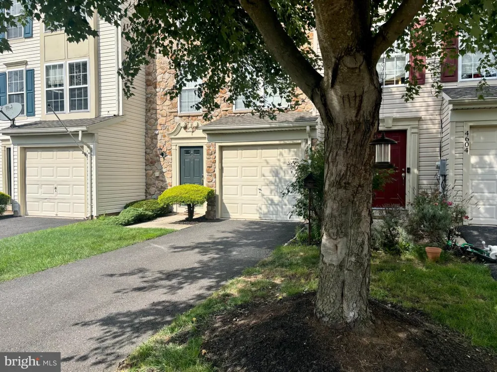 4606 JASMINE DRIVE Center, PA 18034