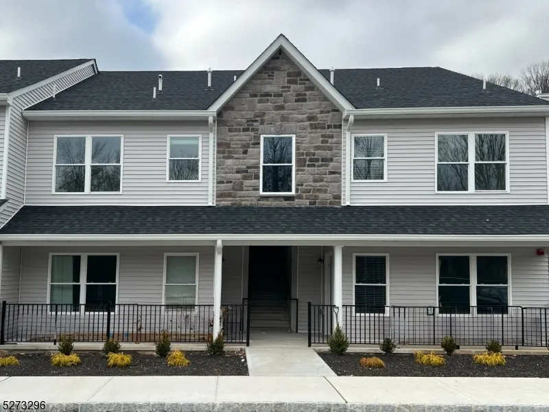 27 Arlene Ct Parsippany-Troy Hills, NJ 07950