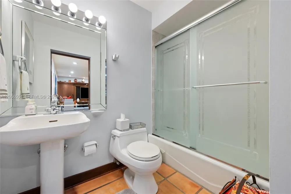 9490 Old Cutler Ln Coral Gables, FL 33156