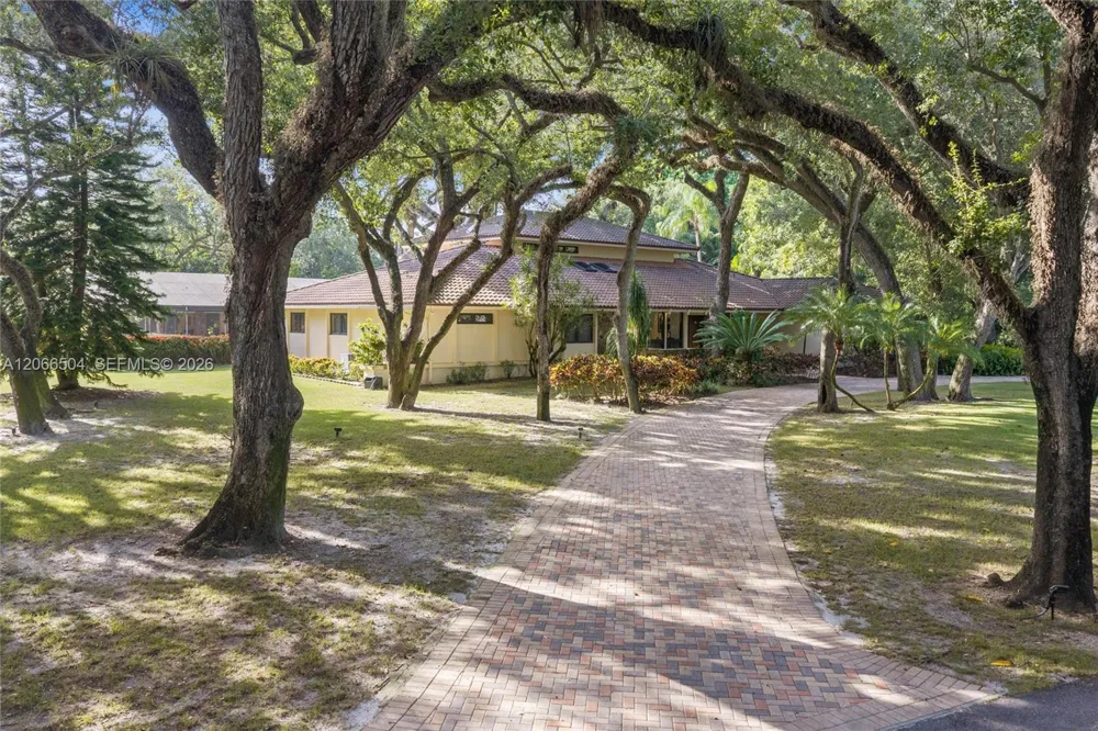 9490 Old Cutler Ln Coral Gables, FL 33156