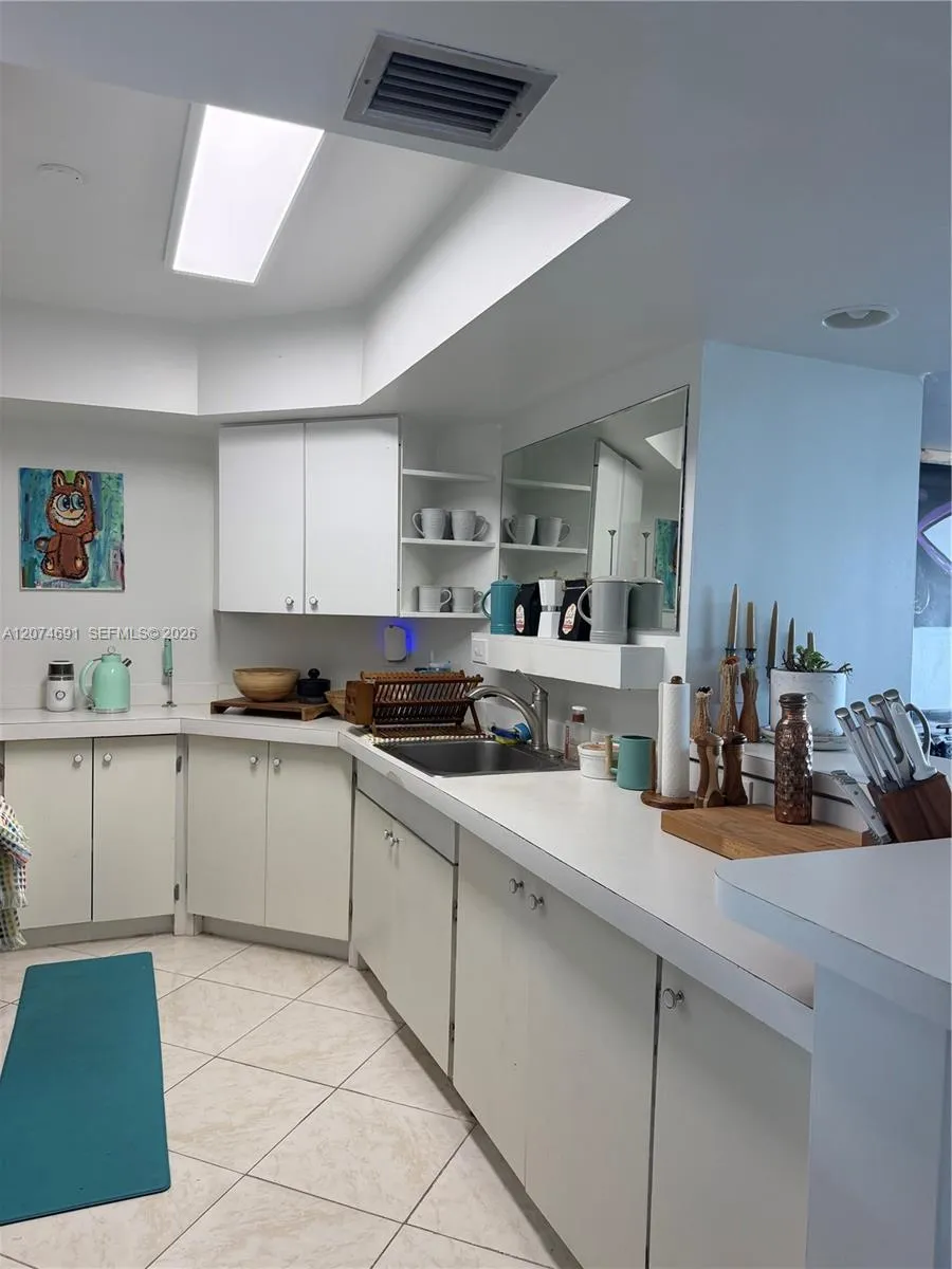 3111 Ocean Dr #1611 Hollywood, FL 33019