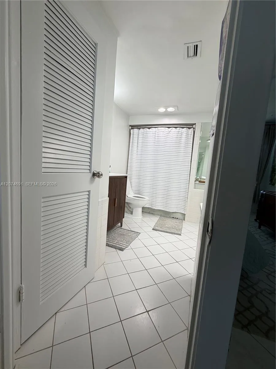 3111 Ocean Dr #1611 Hollywood, FL 33019