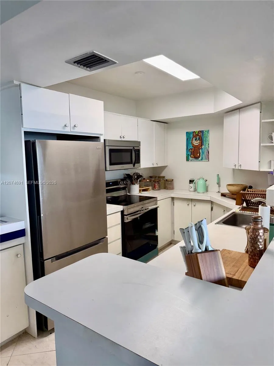 3111 Ocean Dr #1611 Hollywood, FL 33019