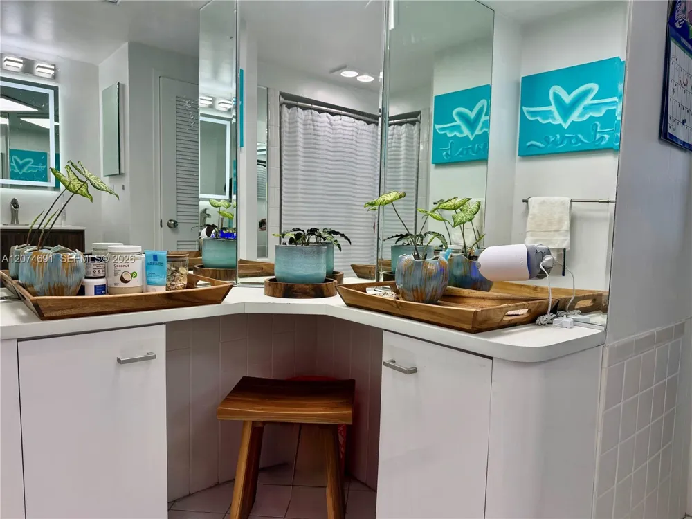 3111 Ocean Dr #1611 Hollywood, FL 33019