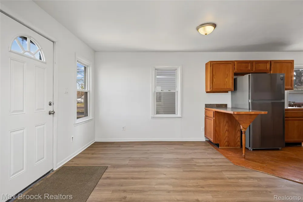 20240 Hollywood Street Harper Woods City, MI 48225