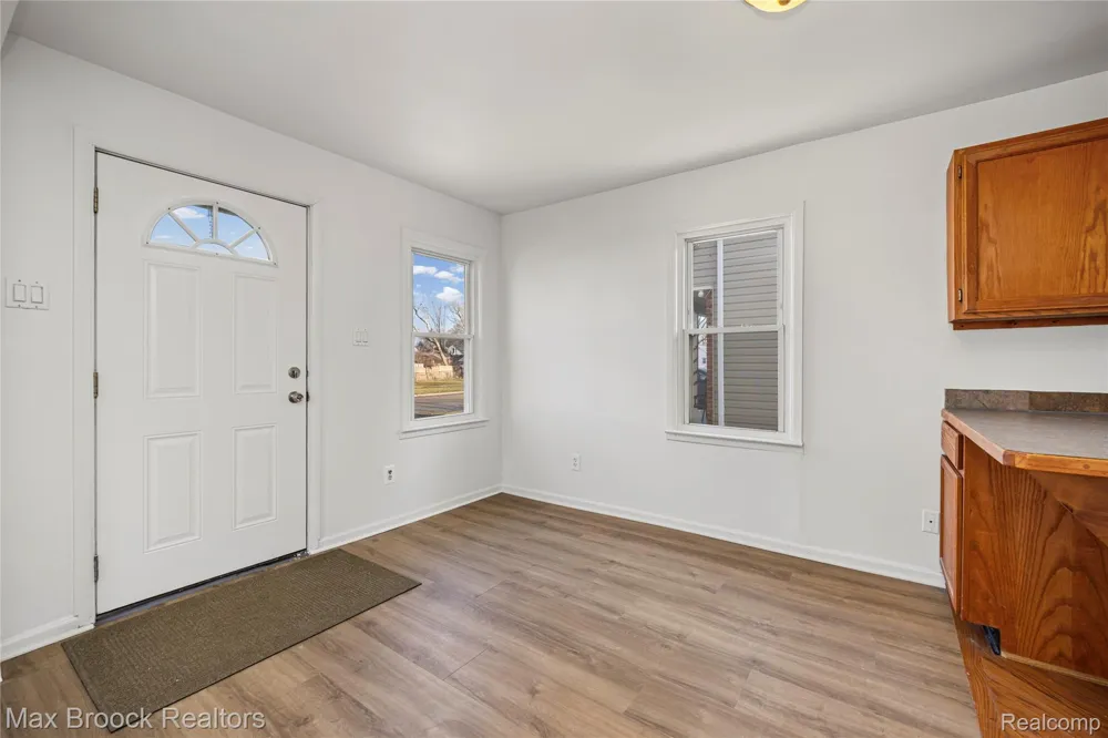 20240 Hollywood Street Harper Woods City, MI 48225