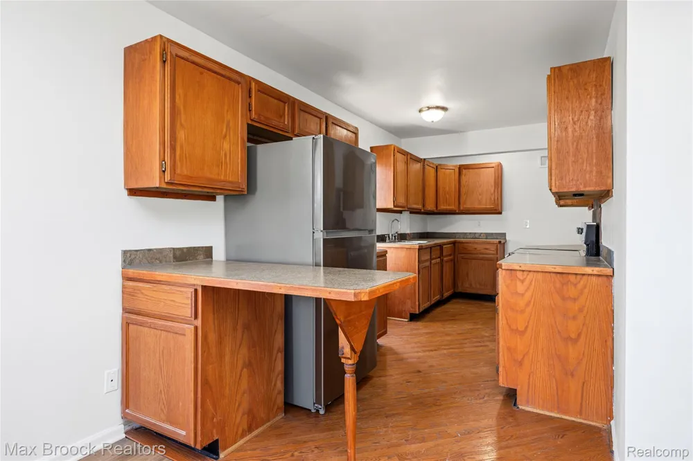 20240 Hollywood Street Harper Woods City, MI 48225