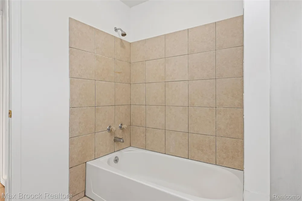 20240 Hollywood Street Harper Woods City, MI 48225