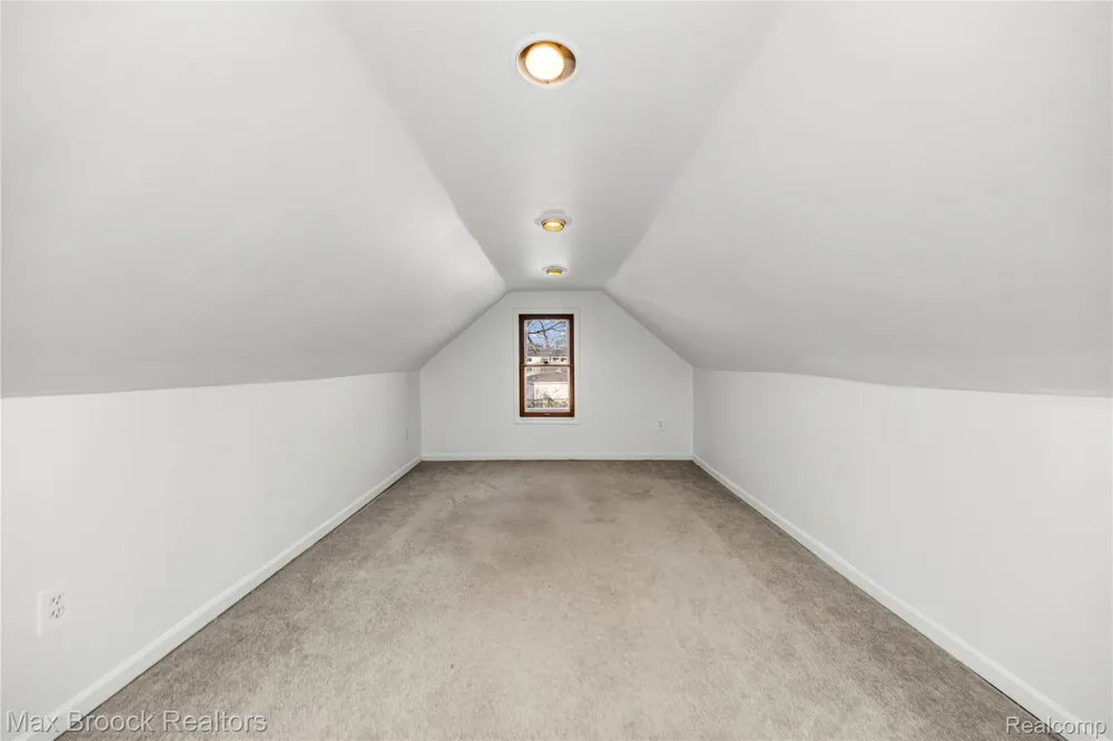 20240 Hollywood Street Harper Woods City, MI 48225