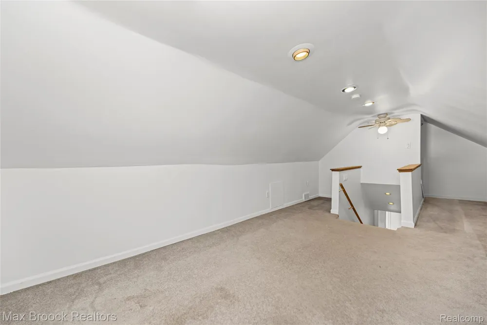 20240 Hollywood Street Harper Woods City, MI 48225