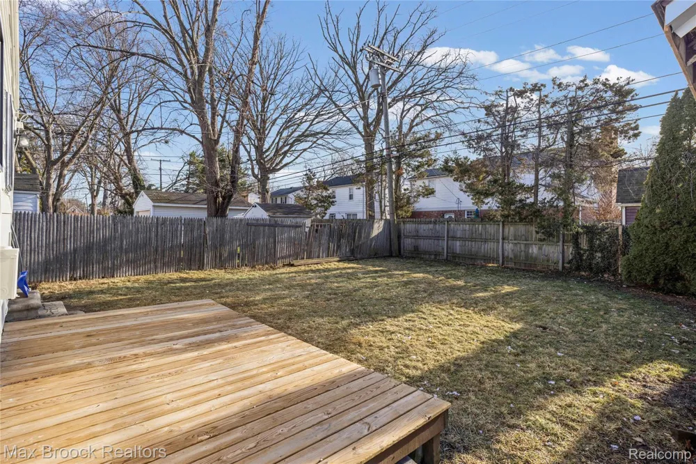 20240 Hollywood Street Harper Woods City, MI 48225